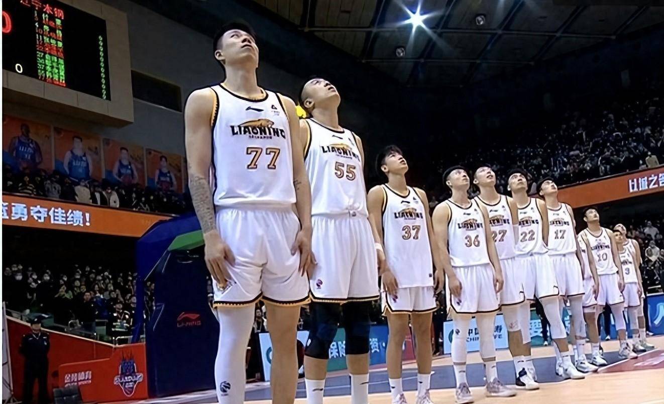 包含爱沙尼亚女子排球队全力以赴击败对手的词条