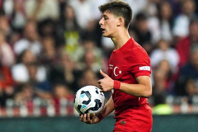 英格兰主场战胜黑山，豪取三分