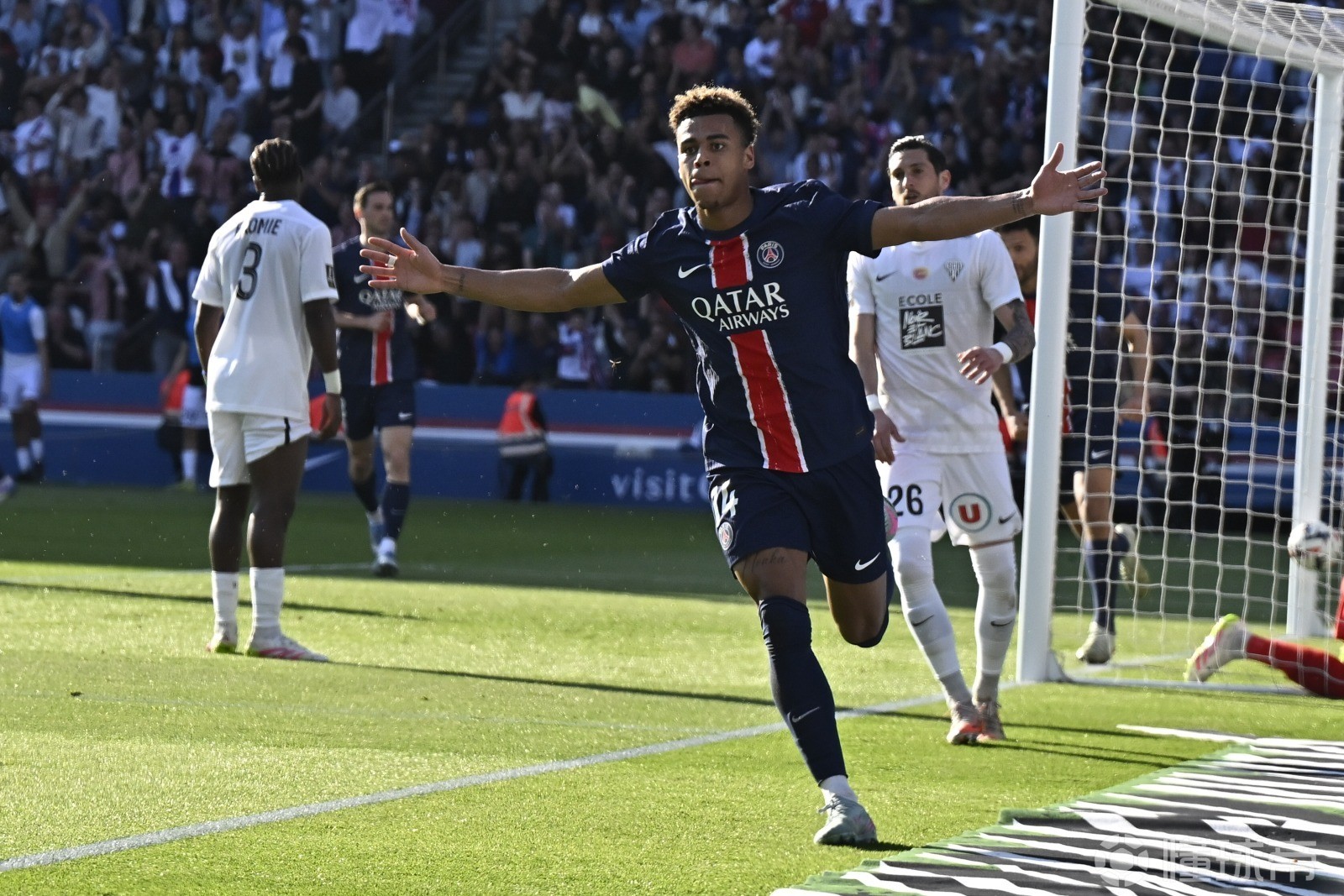 包含巴黎圣日耳曼快速逆转，法甲夺冠形势略有好转的词条