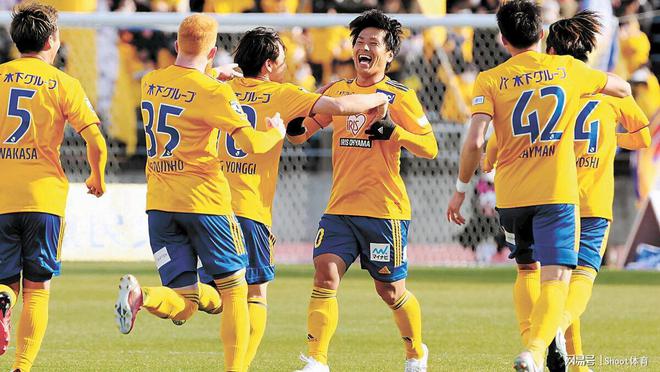 广岛三箭赢得关键一役，挺进亚冠强赛