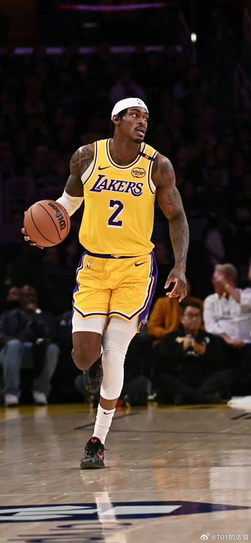 湖人球员整装待发,迎接新一轮挑战 湖人球员整装待发,迎接新一轮挑战