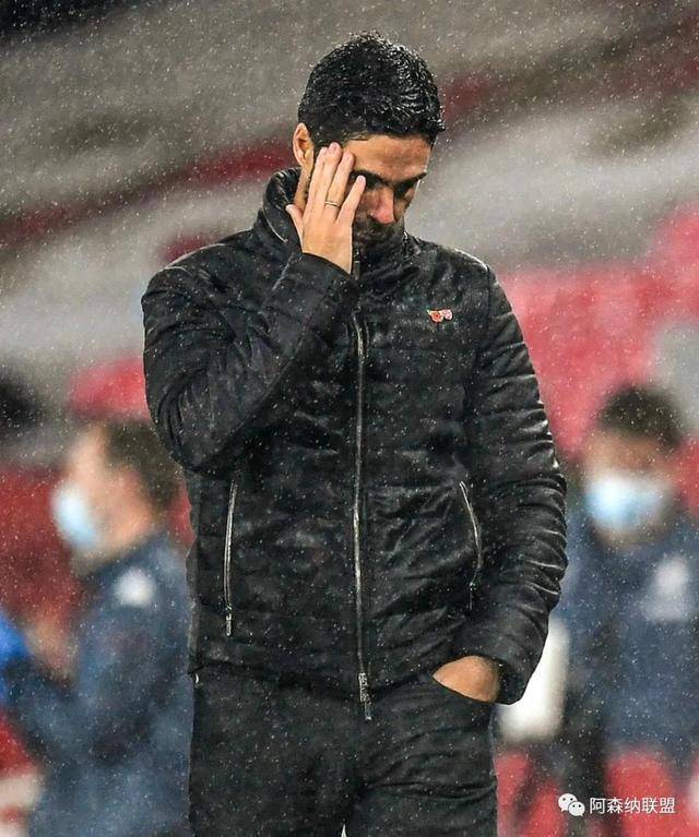 重大失误频现,球队战术调整迫在眉睫 重大失误频现,球队战术调整迫在眉睫