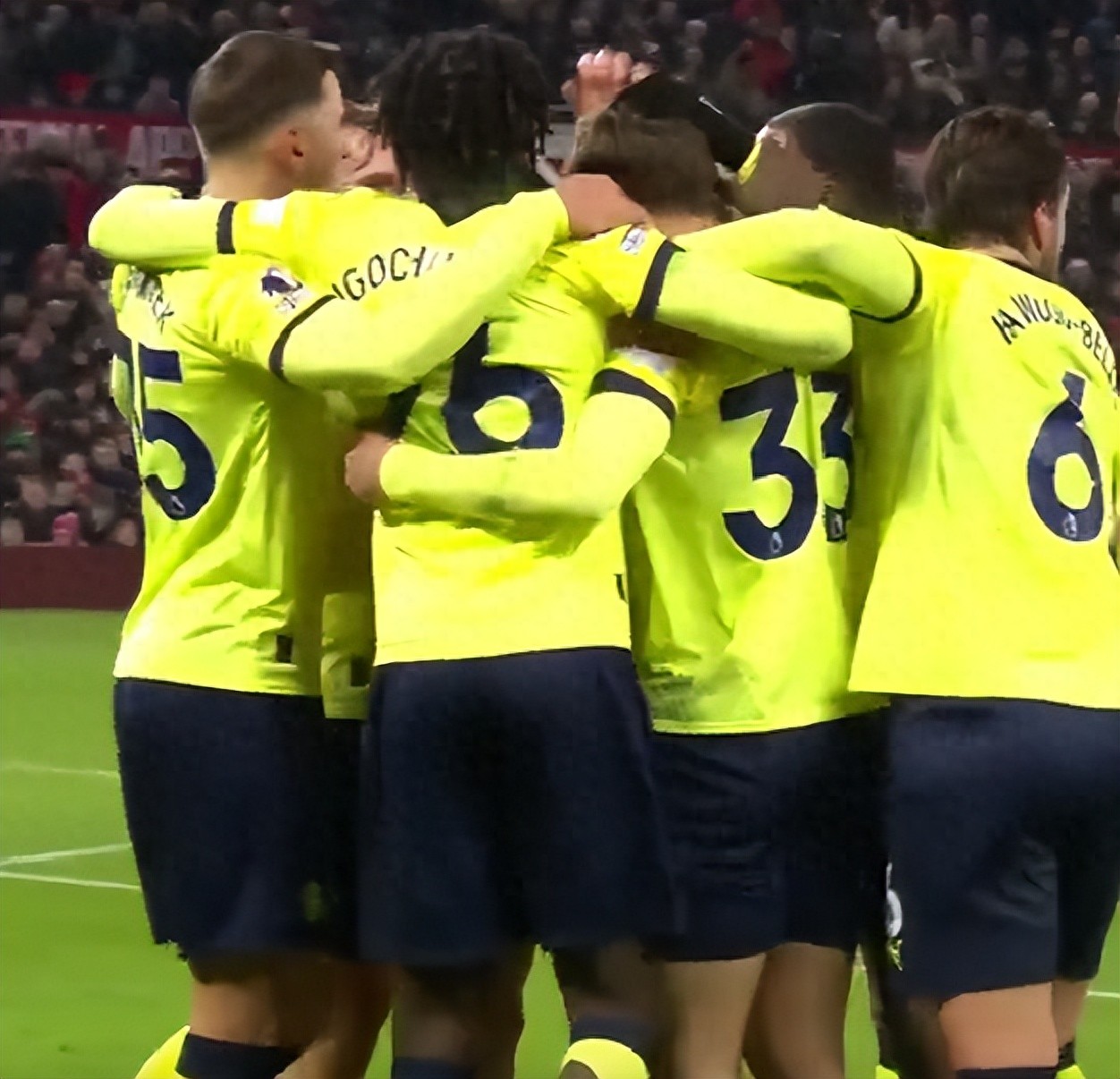 曼联主场逼平桑德兰，遭遇三连平