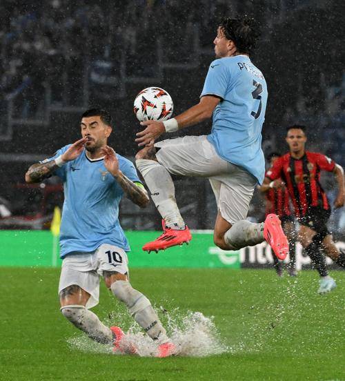 国际赛场上的豪门碰撞，谁能笑到最后？的简单介绍