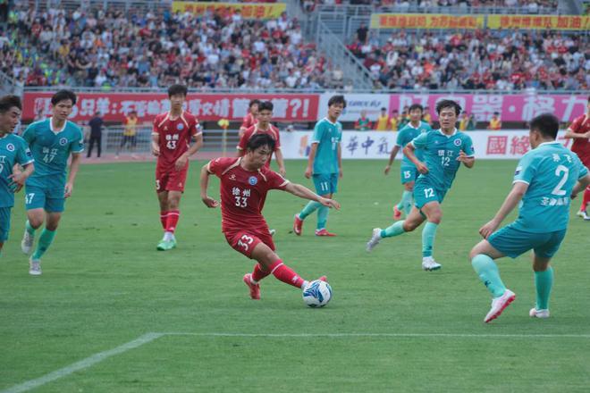 中国篮球联赛的团队为胜利而战 中国篮球联赛的团队为胜利而战