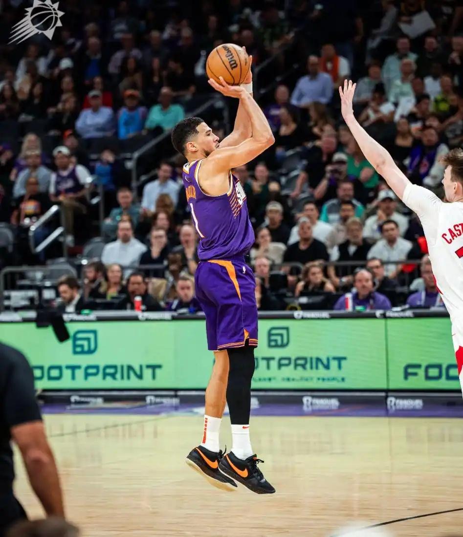 雄鹿主场大胜骑士，杜兰特复出表现平庸