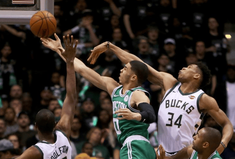 凯尔特人队球员合作默契，联手取胜