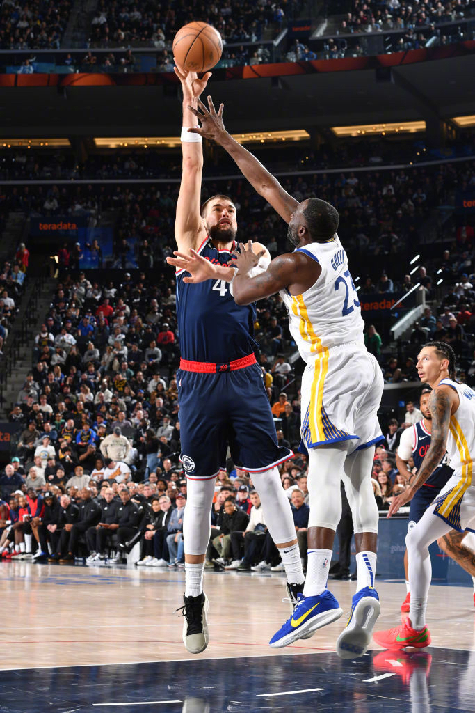 西部联盟领先球队赢得重要比赛 西部联盟领先球队赢得重要比赛