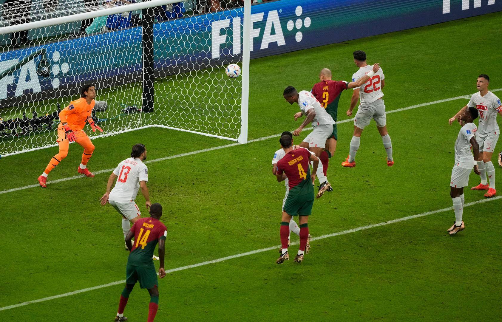 DFM绝杀T1,Zeus操刀奇招英雄翻盘激烈交锋八强赛,技惊四座 DFM绝杀T1,Zeus操刀奇招英雄翻盘激烈交锋八强赛,技惊四座