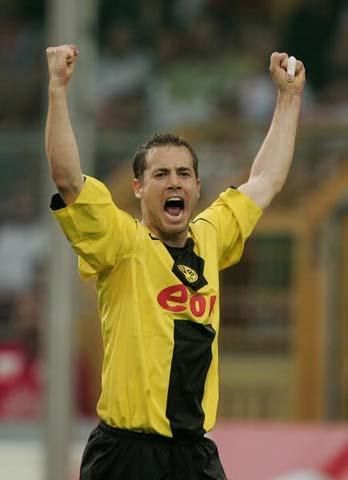 多特蒙德连续两轮不胜,卫冕之路蒙阻 多特蒙德连续两轮不胜,卫冕之路蒙阻