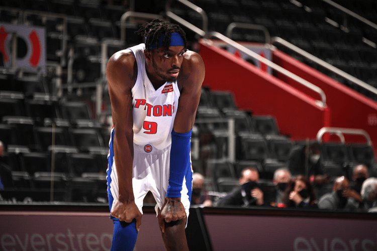 活塞逆转公牛,格兰特砍下33分的简单介绍 活塞逆转公牛,格兰特砍下33分的简单介绍