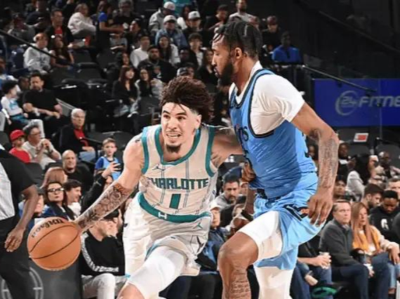 快船轻取太阳，保持全胜战绩